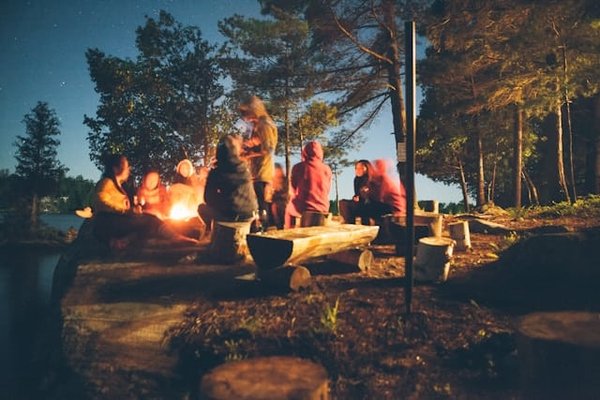 Quels sont les conseils pour un camping en autonomie dans le massif central français?